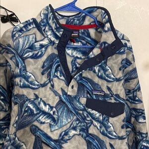 Patagonia Men's Blue and Gray Patterned Fleece Pullover